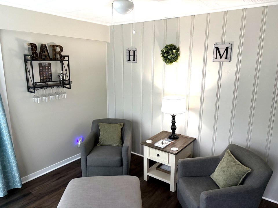 Bar & Sitting Area